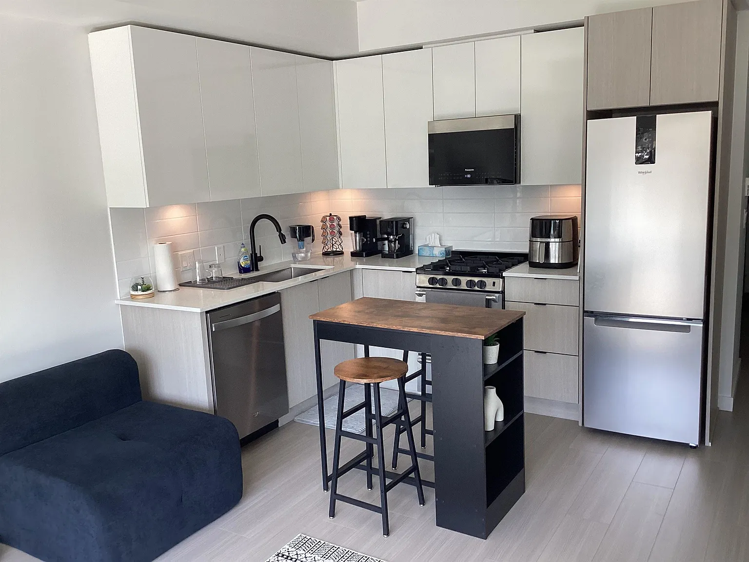 1 bed, 560 sqft, $2,300 — Photo 2