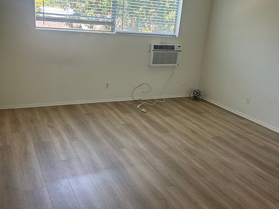 3rd image of 10331 Almayo Ave #4