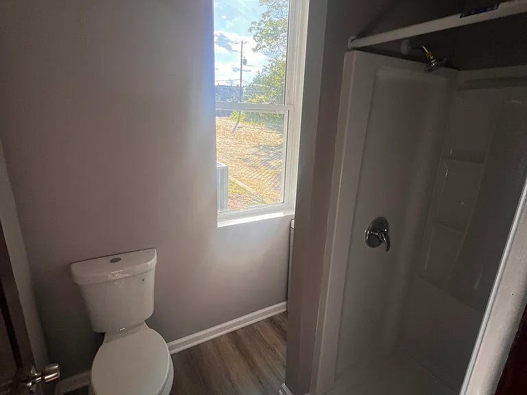 2122 Jefferson St — Photo 12