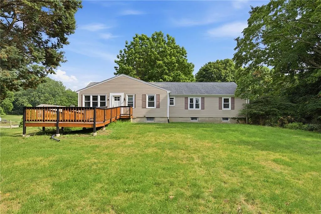 4 bed, 1.5 bath, 2250 sqft, $3,500 — Photo 1