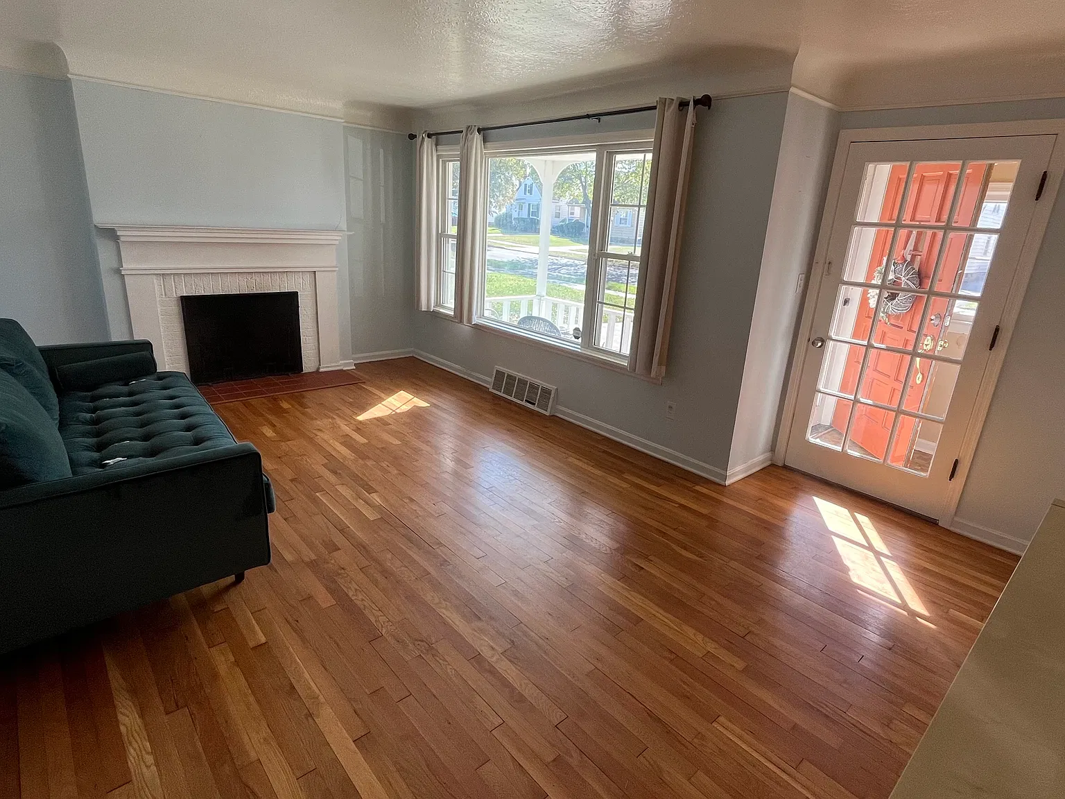 4 bed, 1293 sqft, $1,950 — Photo 4