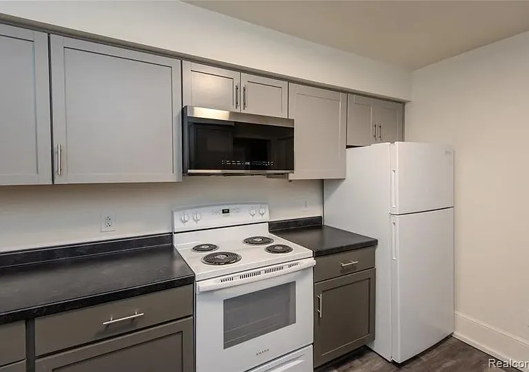 751 Dupont St — Photo 12