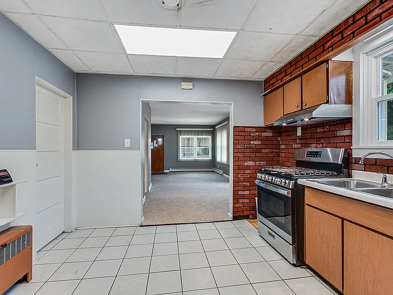 411 Wallace St — Photo 10