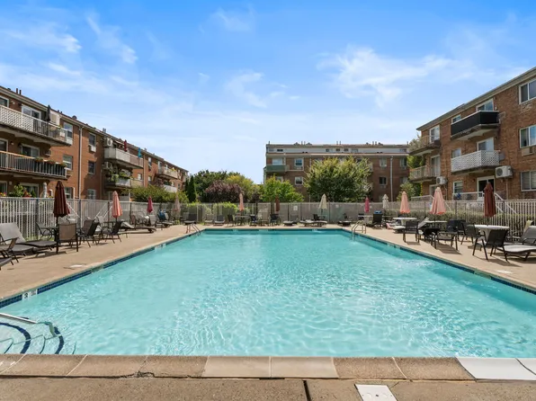 24 Cove Lane image 25 of 26