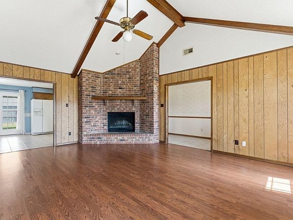2nd image of 37 Eucalyptus St
