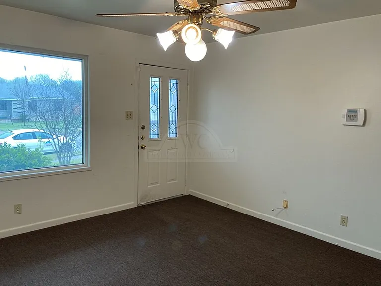 310 Prather Dr — Photo 3