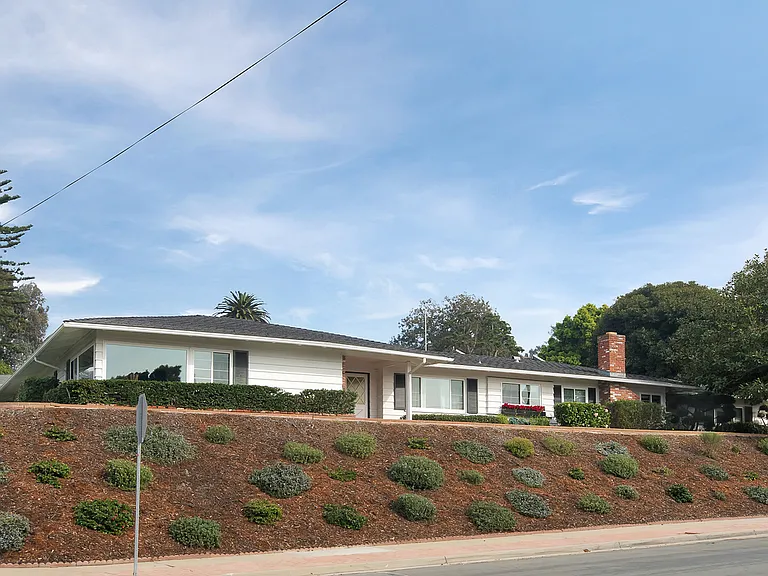 1375 Muirlands Vista Way — Photo 27