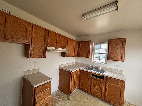 3rd image of 609 E Church St