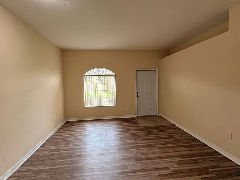 305 Port Pleasant Dr — Photo 4