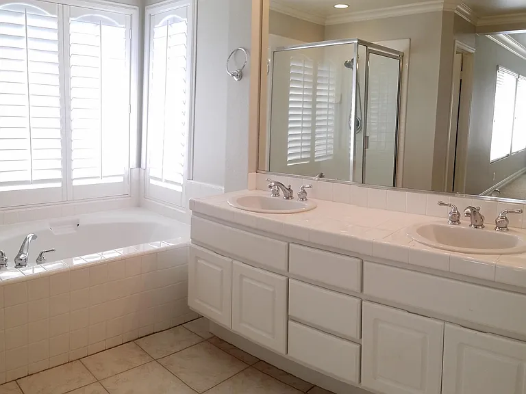 8804 E Crestview Ln — Photo 23