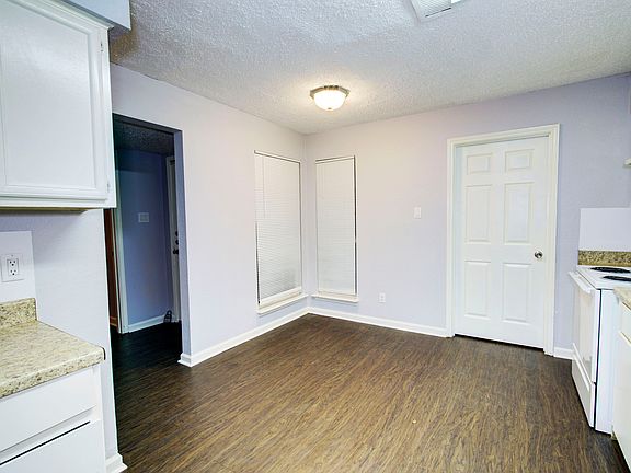 4th image of 8807 Yvonne Dr