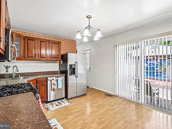 3rd image of 5631 Ellerbie St
