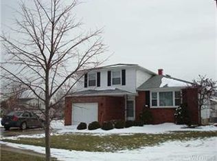107 Tobey Hill Dr, West Seneca, NY 14224