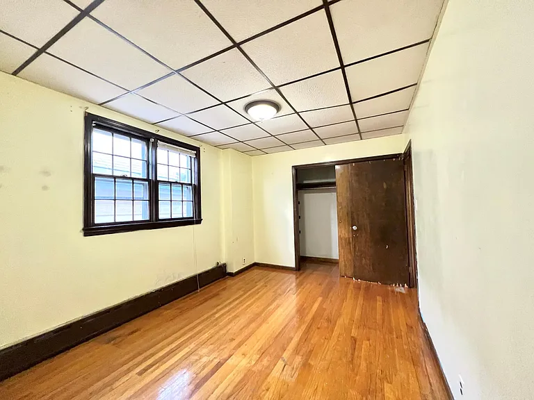 21 W 10th St — Photo 15