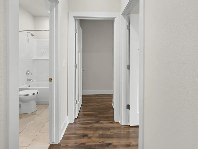 W218N16046 Tiger Lily Dr — Photo 17