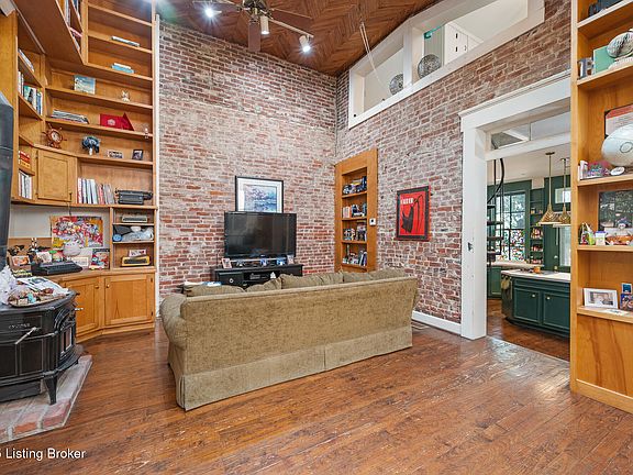9th image of 1409 E Washington St