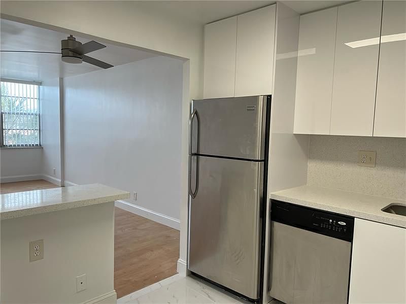1st image of 2741 Taft St APT 306