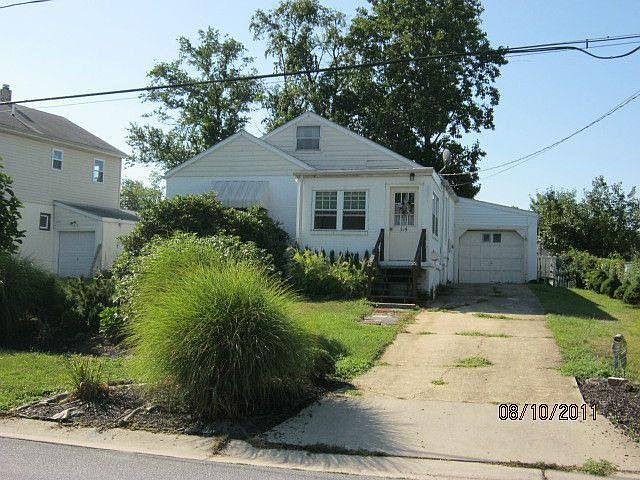 2nd image of 319 Jefferson Ave