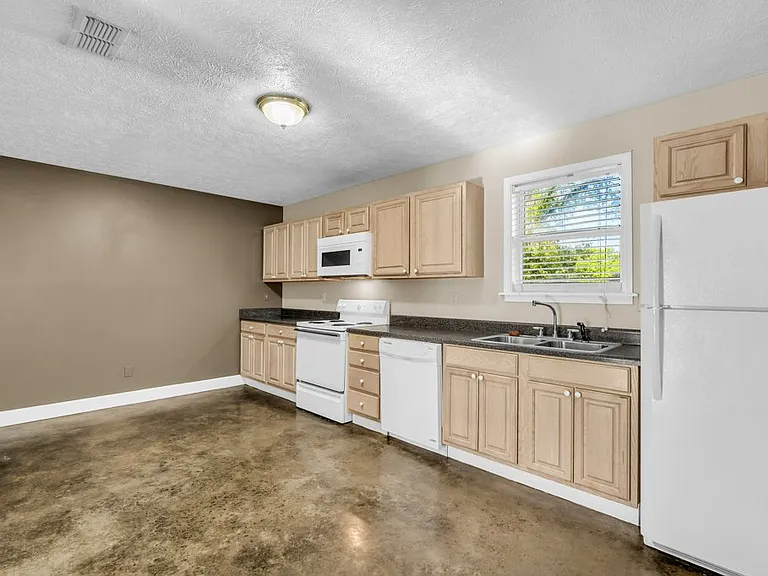 112 W Gillespie St #F — Photo 4