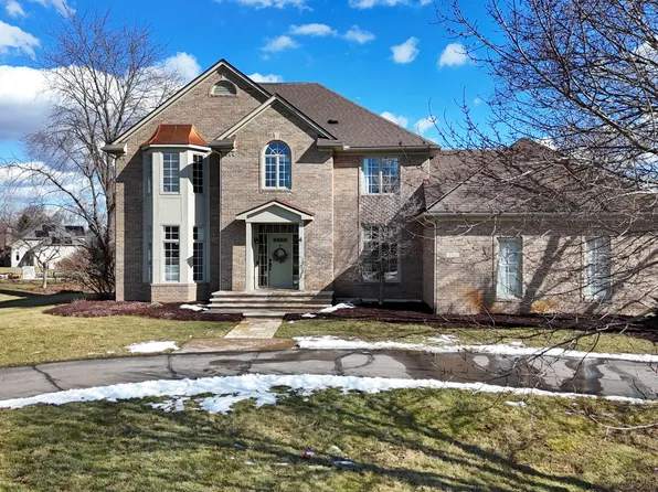 5915 Creekview Ct, Ann Arbor, MI 48108