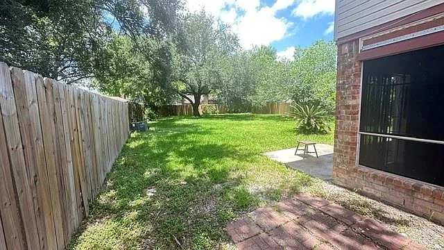 3 bed, 2.5 bath, 2110 sqft, $2,100 — Photo 4