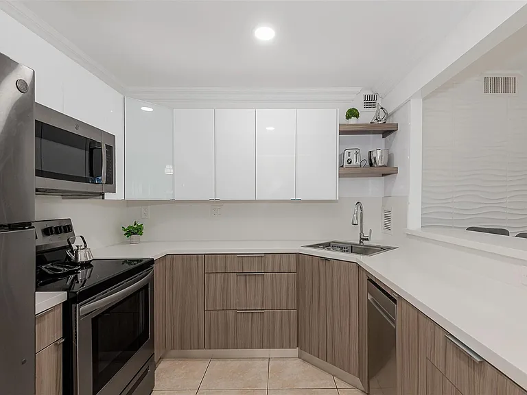 3140 S Ocean Dr #509 — Photo 1