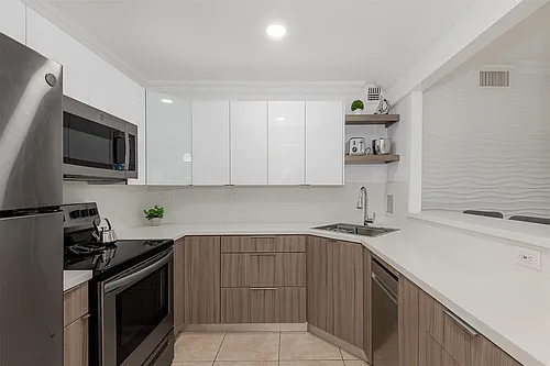 3140 S Ocean Dr #509 Photo 1