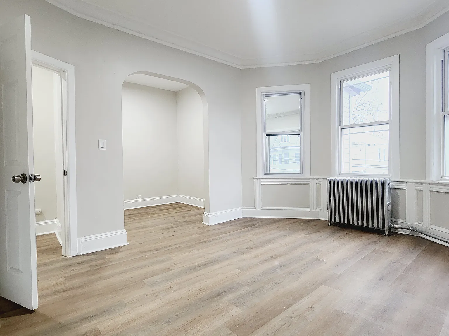 3 bed, 1100 sqft, $2,400 — Photo 3