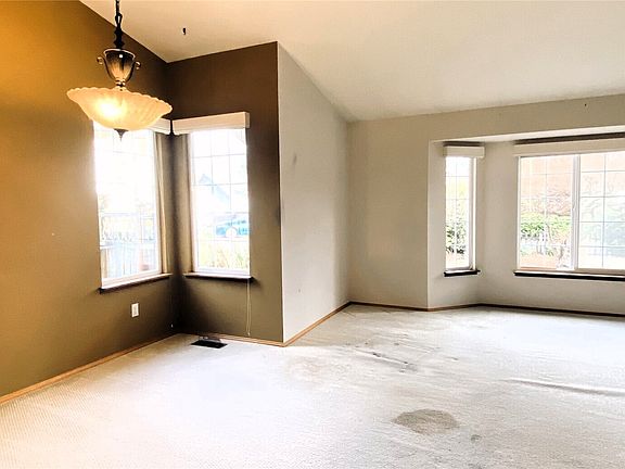 4th image of 9510 53rd Avenue NE