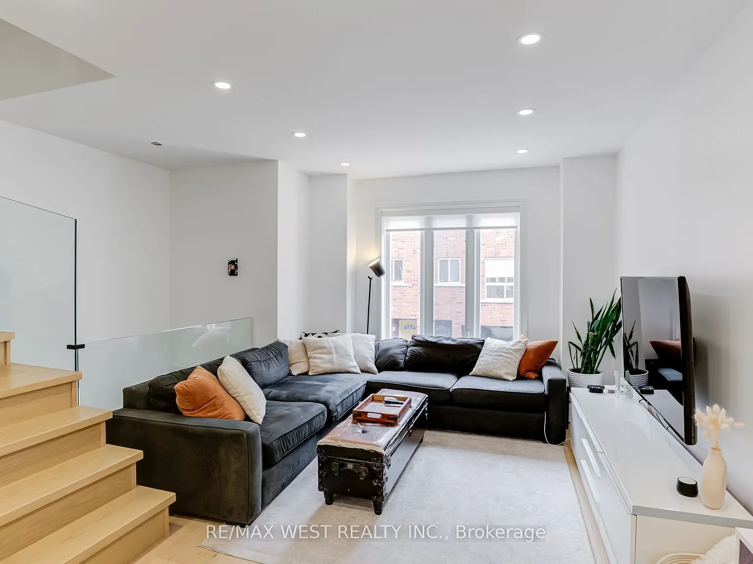 3 bed, $4,600 — Photo 2
