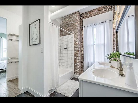 5th image of 2765 Caroline St