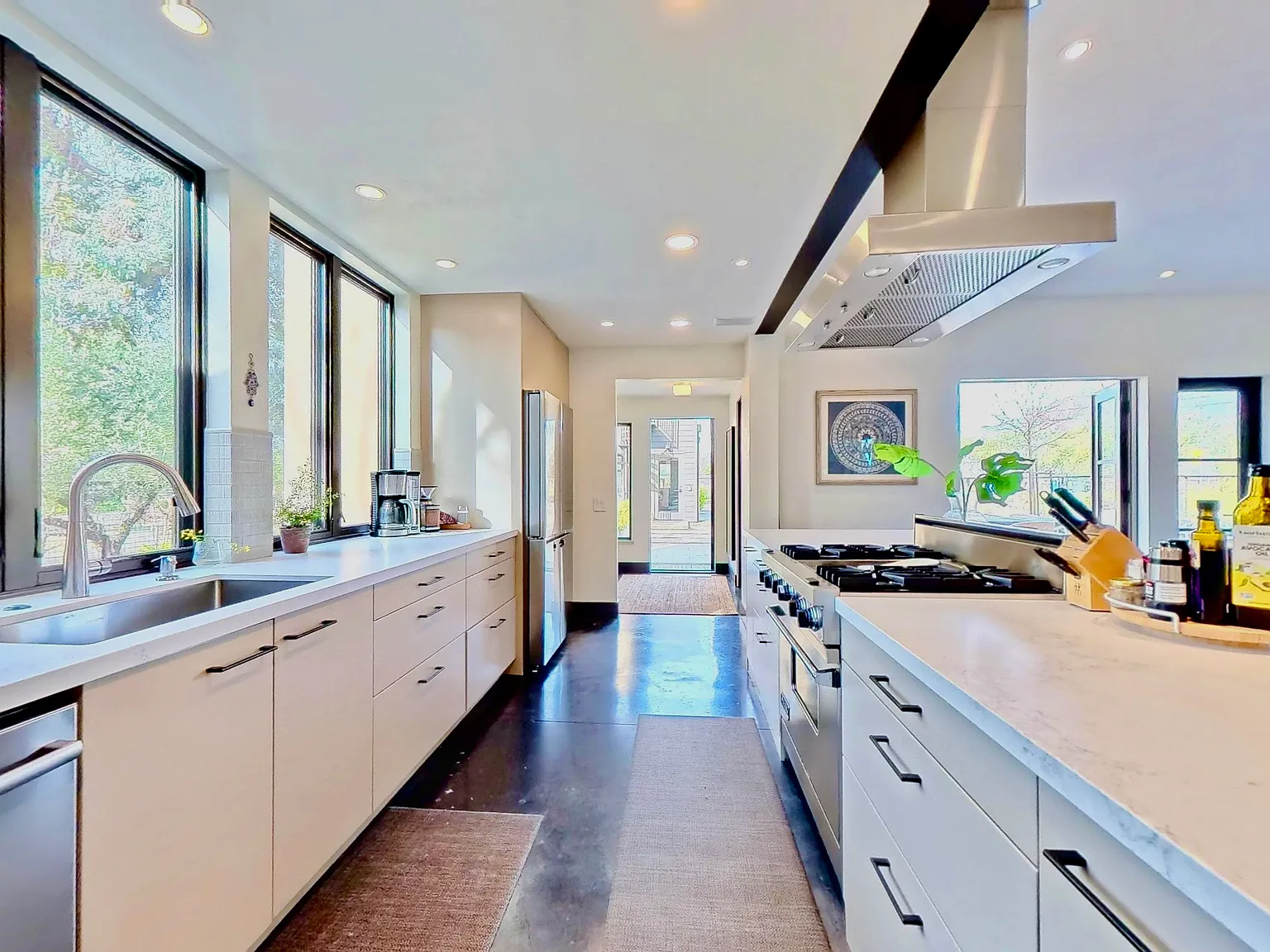 4 bed, 3.5 bath, 2864 sqft, $9,950 — Photo 4