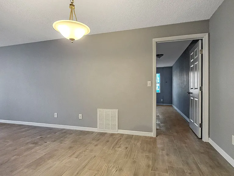 318 Sun Dial Ct — Photo 4