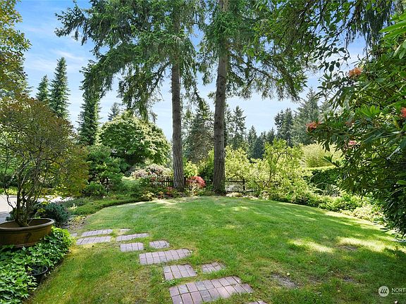 3rd image of 8270 NE Meadowmeer Road