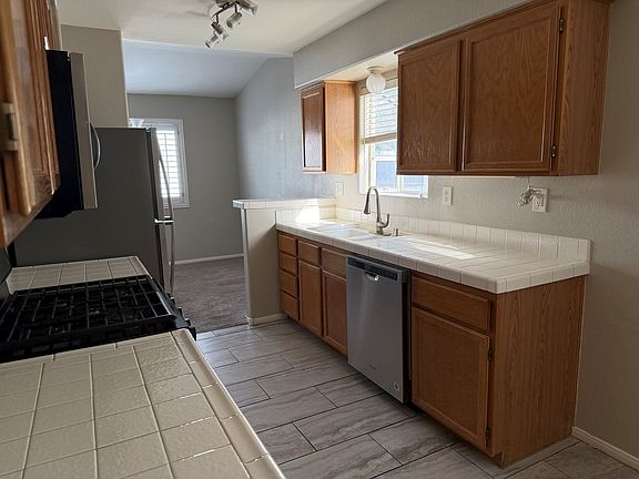 4th image of 8432 Pacific Fountain Ave