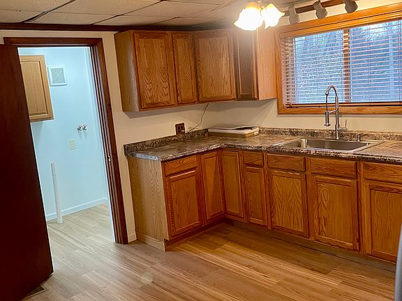 3rd image of 954 Center St #954