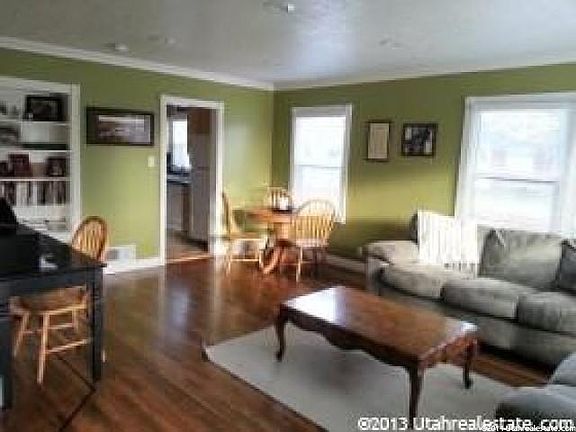 2nd image of 2775 S Claybourne Cir