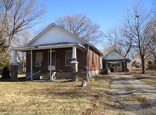 220 N 16th St, Fredonia, KS 66736