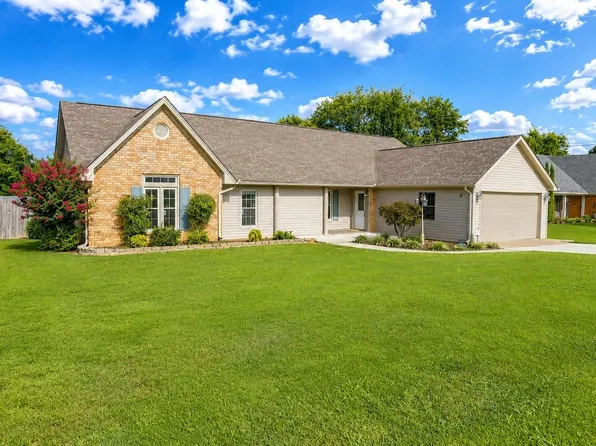 215 Oakview Cir, Killen, AL 35645