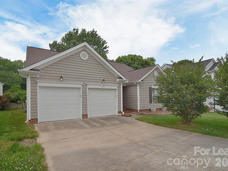 550 Carlisle Dr — Photo 3