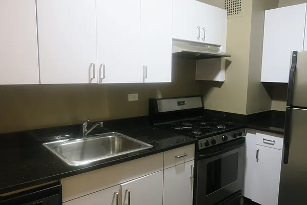 Rented by Solil Management | media 9