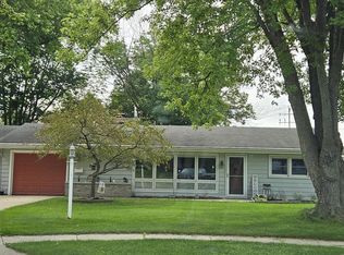 641 Pine St, Mukwonago, WI 53149