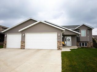 5519 Niagara Dr, Bismarck, ND 58503