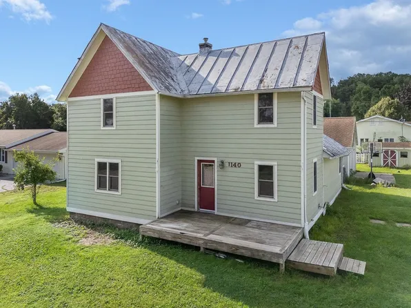 1140 4th St, Baraboo, WI 53913