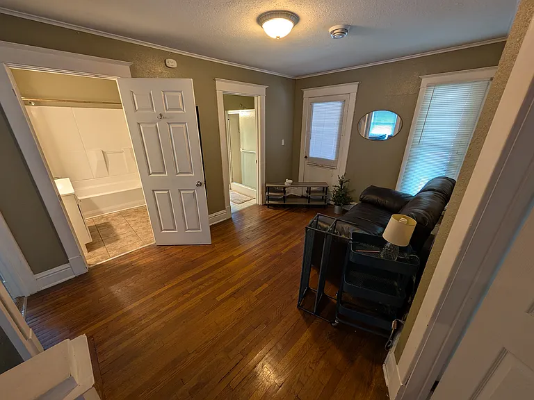 929 Riley St — Photo 16