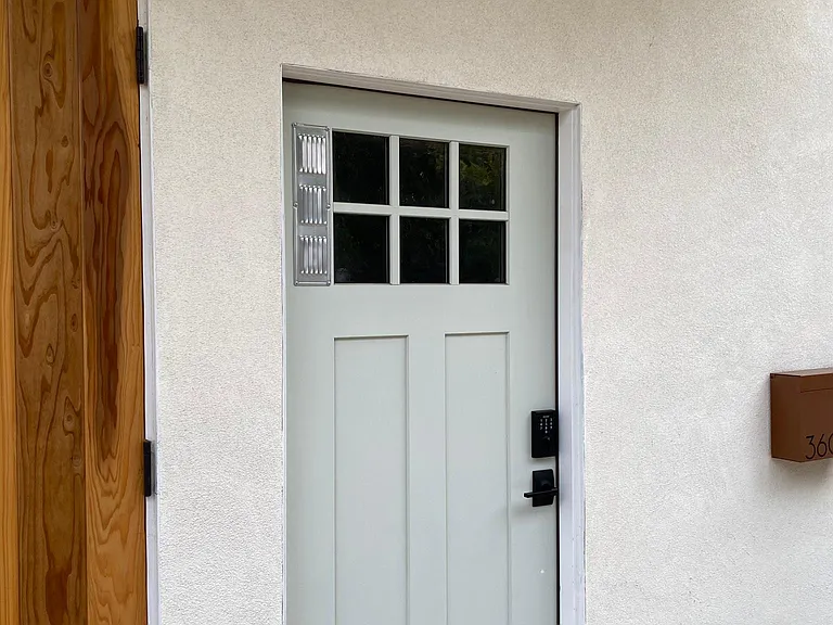 Separate storage unit and washer/dryer