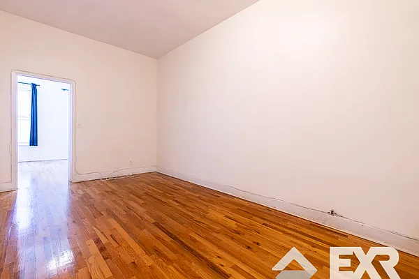 Rented by EXR | media 12