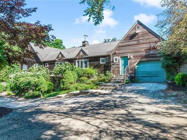 21 Shermantown Rd N, Saunderstown, RI 02874