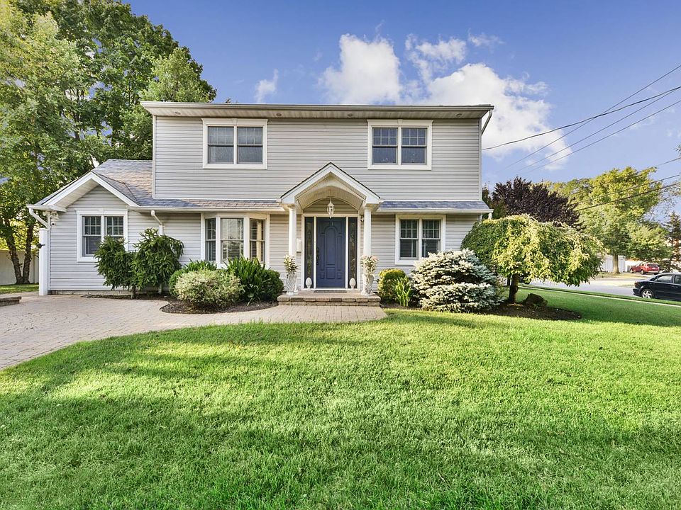 1st image of 2 Princeton Ct