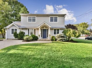 2 Princeton Ct, Massapequa, NY 11758